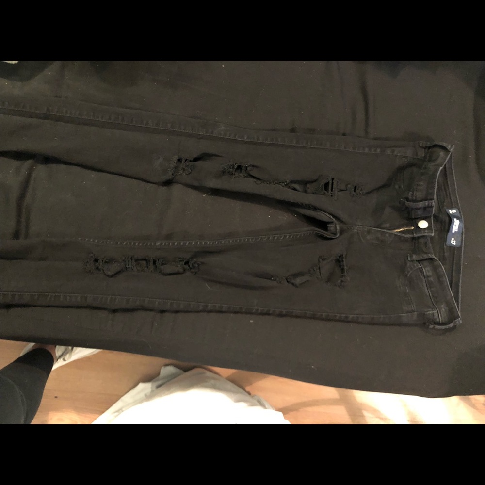 Black ripped skinny jeans